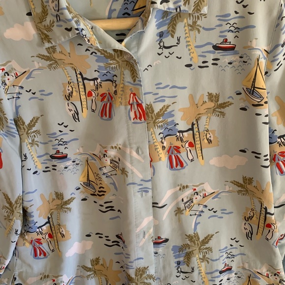 3 like new Tops and blouses - Picture 3 of 3